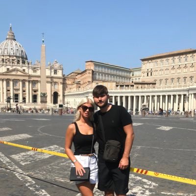 sharnylaurenx's profile picture. 