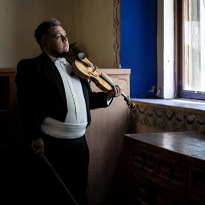 Violinista Mexicano de 30 años, representante del paìs en el extranjero, Alemania, Polonia, Francia, Croacia, Eslovaquia, Eslovenia, Taiwan, Corea del sur etc.