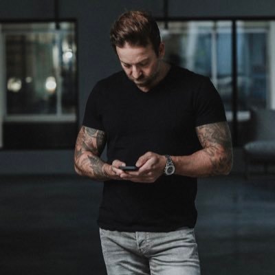 adrianlangereis's profile picture. below average at most things.