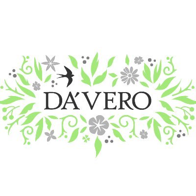 DA’VERO is a creative collaboration of couture artisans bringing the best of our individual talents to make one-of-a-kind, luxurious bridal accessories.