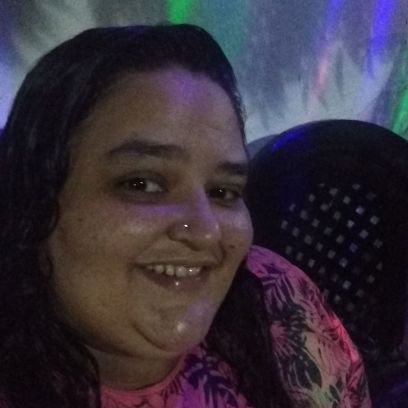 super simpática, extrovertida e adoro fazer amizades!