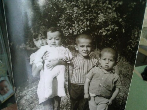 Garip...hayat yolunun,bir yolcusuyum.tanırsan seversin...