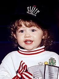 @iKissNTell
@BieberPercent
♥♥♥
Miley Cyrus♥♥♥
Co owner - @BieberPercent