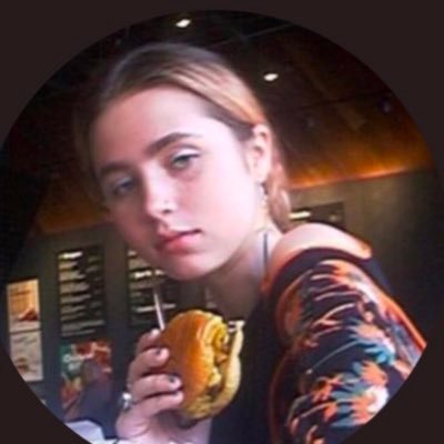 idkimhaz's profile picture. she / her