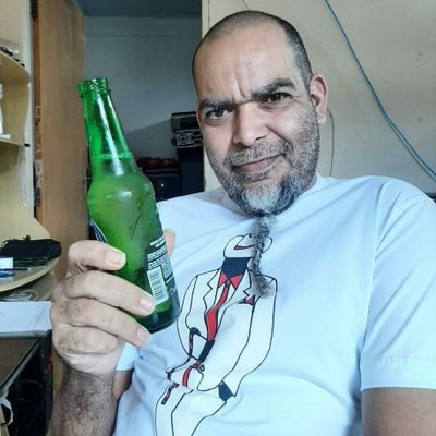 Missun51156912's profile picture. Marketeiro? Publicitário? Carinha do micro? Consultor de vendas? Coach? 

Sou apenas um fofoqueiro que conta tudo sobre seus produtos e serviços pra todo mundo.