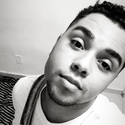 Eu acredito nas pessoas livres. Liberdade de ser. Coragem boa de se mostrar. Dar a cara a tapa! Ser louca, estranha, linda, chata! Esse sou eu.