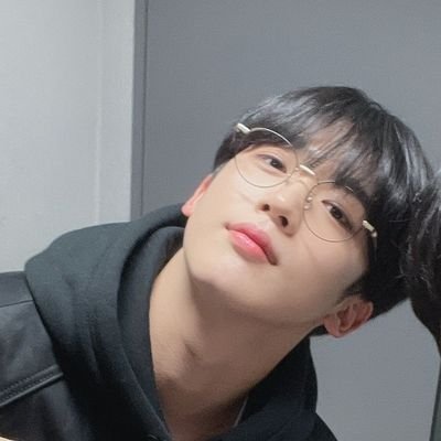 OhKimYohan99's profile picture. หลงโยฮันหัวปักหัวปำแต่มีซึงยอนอยู่เลยออกอาการไม่ได้เดี๋ยวอูซอกจะหึงแล้วจะทะเลาะกับยองฮุนและไม่คุยกับพี่หยิ่น
|คิมโยฮัน​|คิมยองฮุน​|