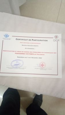 Fils de Buzoya Déogratias et Nizigama Évelyne ,je suis né en 1986 à la colline Gakoni  zone Tura de la  Commune Giteranyi  Province Muyinga au nord du Burundi.
