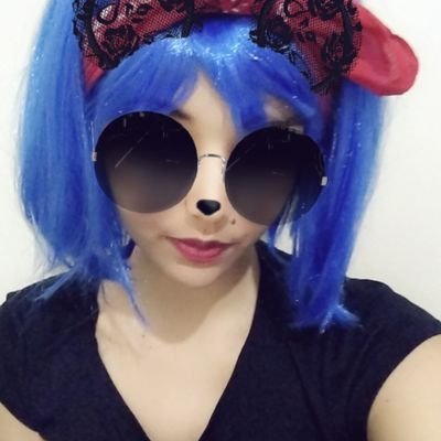 a menina que tenta levar o cachorro pra escola escondido dentro da mochila