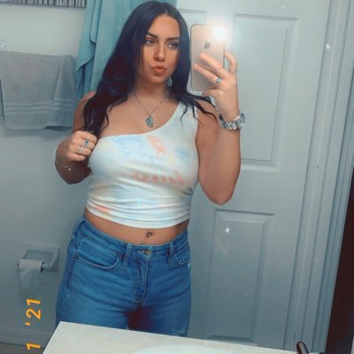 21🖤 \ 👻@dakotv / 5’3