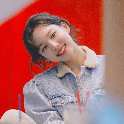 BOT || Bot Retweet for Tweet with contains word 'Nayeon'