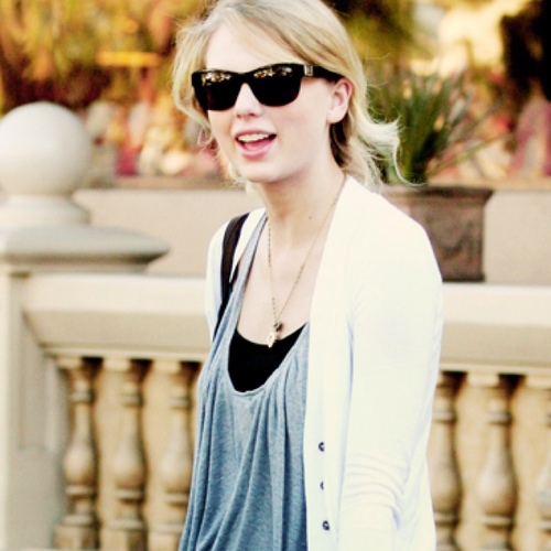 N0TSWIFT's profile picture. I'll be there when you're insecure.