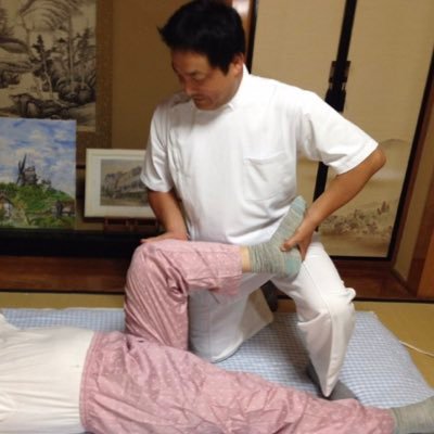 京都市伏見区で訪問・在宅マッサージ師として活動をしております🍀仕事をする中で得た健康に関する知識をまとめています👍訪問のマッサージ師ってどんな職業よりも寝具に上がる機会がある職業なんです。オススメの寝具の紹介もしています🥰お時間がある折に「三宅淳之 役立つ健康」と検索してください🙇#西野亮廣エンタメ研究所