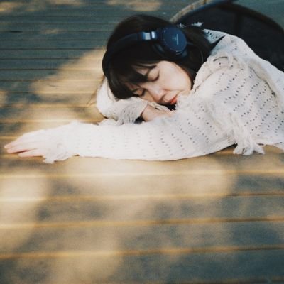 Lyra(ユニット)やcollage(バンド)で音を紡いでます。
音楽、アート、写真、自然、洋服、直感、パウル･クレー、創作、美しいもの好きです。
collage EP「recurring」→https://t.co/6BAMOj717P