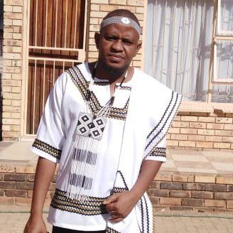 EMCEEfaith's profile picture. voice actor/voice-over artist/business man/farmer. mention for #Followback

Ke motshwening makopong gake neiwe ke neiwa mmeleng