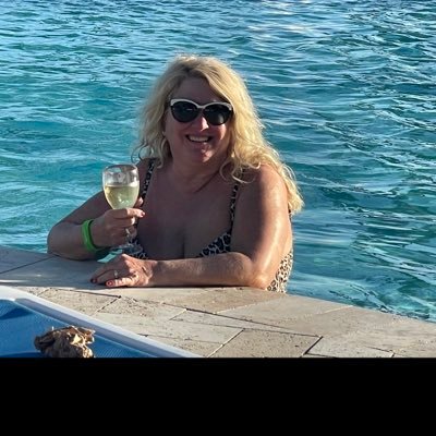 sparklzjsk's profile picture. Passionate for writing, rock n roll, guitar, skiing, sunsets, beaches, bicycling and live  music! Love my husband, son, Judaism and making people laugh!