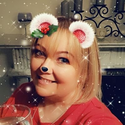 dee_2A's profile picture. 