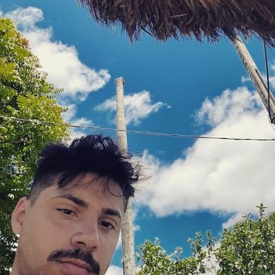 Minha bio, Tenho 21 anos e faço nada mais que o interessa.