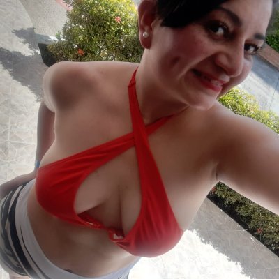 VERO_04_08's profile picture. Colombiana. Me gusta disfrutar la vida al máximo. Adoro los animales  ¡Ellos se ríen de mi por ser diferente, yo me río de todos por ser iguales! Kurt Cobain 😚