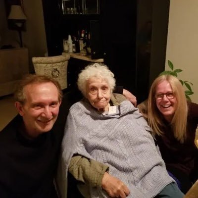 Communication/policy strategist. Rep: LTC Natl Standards, Patient Advisor (TOH), Fmr. Ont Pandemic Working Table member #EssentialFamilyCaregivers Views r mine