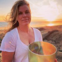 Sara Bayles - @thedailyocean Twitter Profile Photo