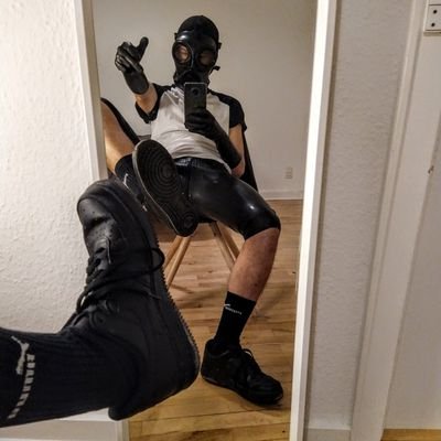 My kinky side.
Showing my procrasturbation, mixing gear.
@glvboy on insta, throne and bluesky