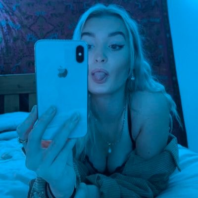 georgiapursglov's profile picture. life’s a bitch and then u die