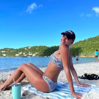 danielle_booth5's profile picture. I used to be my dads angel, now he is mine💗 Daisy May❤️