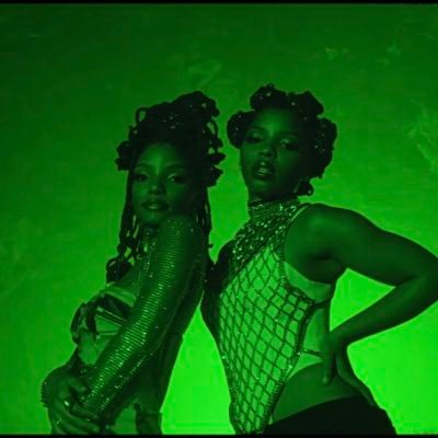 Your #1 source for the best performances from @chloexhalle | Ungodly Hour OUT NOW: https://t.co/xZCBMoo0Bi 💎✨👽 (main account: @thecxhreleases)