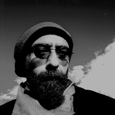 Antifascista, esperto di nulla, ma attento osservatore delle cose.