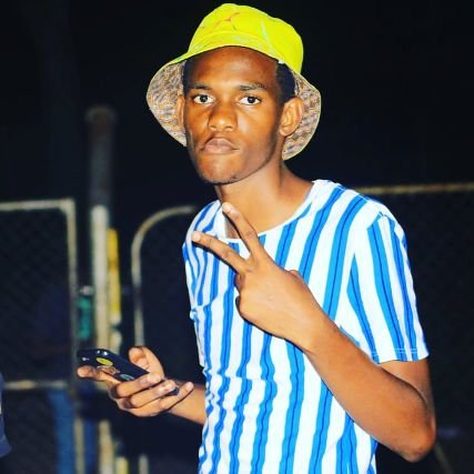 LwandleRobin's profile picture. A dre@m to come tru9💯