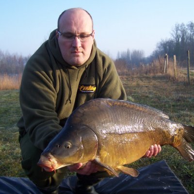 Je suis un jeune homme de 49 ans, qui aime la pêche. Je pêche la carpe depuis 33 ans. je suis Créateur de mixes et de bouillettes.