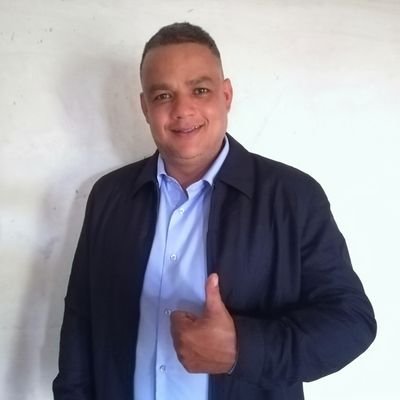 Apicultor y Meliponicultor me gustan las Abejas el campo la politica y la comida