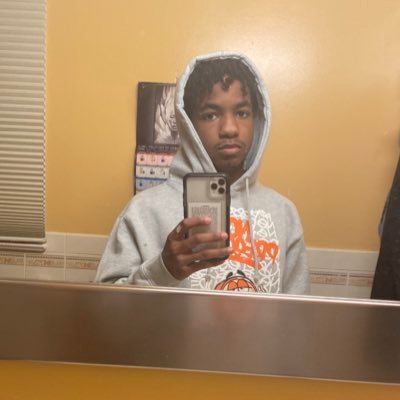 twofacedJonny's profile picture. If you happen to know me follow me