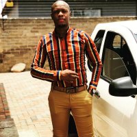 Sinethemba Rasmeni (@noeyebrows) Twitter profile photo