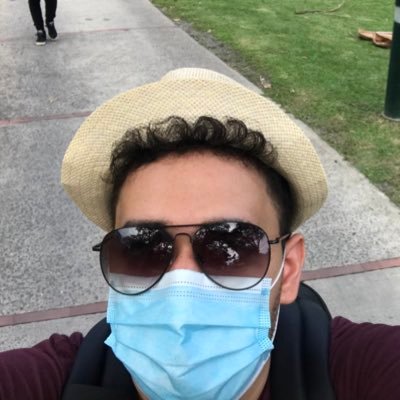 LordSaaK's profile picture. Love for code and science. 📟