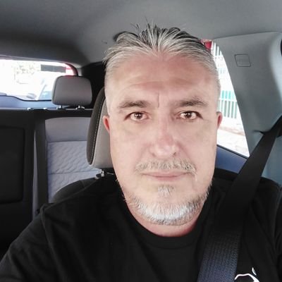 nacionalista, fanático de la secta Morena.