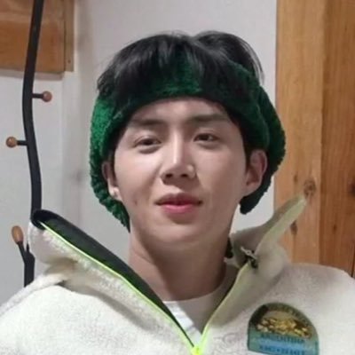 seonho’s dimples as my cereal bowl