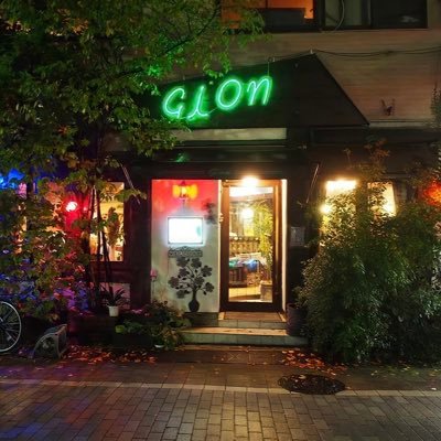 杉並区阿佐ヶ谷の《喫茶店gion》貸します。
創業約40年。年中無休。全面禁煙。
阿佐ヶ谷駅の目と鼻の先。#ギオンの夜 に思い出つくりませんか。 
通常アカウント⇒(@gion_asagaya ) 
こちらは貸し出し特別アカウントです。

ご応募は下記URLのフォーマットをご記入の上、メッセージにてお送りください⤵︎