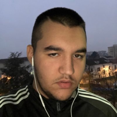 zeeentax's profile picture. Aaah les gens ils savent que critiquer, parler Ils savent rien faire d'leur mains, d'leur pieds🥱