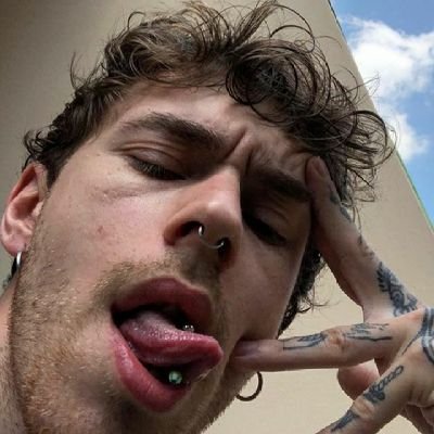 rpavecjay's profile picture. 《promis juré qu'on la vivra notre putain de belle histoire》