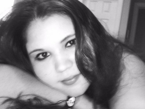 Niaizaot's profile picture. im just waiting for my prince charming to come and sweep me off my feet :D xx