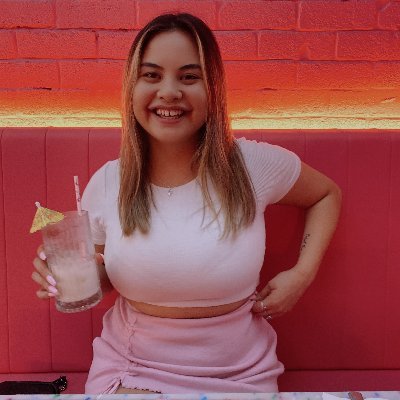 new lil baby streamer! a pro gamer at the sims but nothing else - #TheSims4 streamer ✨🤍 id: em__roseee