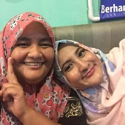 Anak ke-4 kpd pasangan Sohor & Fauziah...Adik kpd along,angah & alang...& kakak kpd andak,anjang & acu..juga makcik kpd awil,rara,raziq,a'am,firas & Cahaya~Leo~