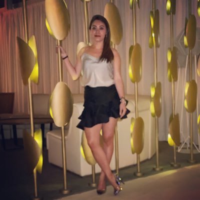 Montse_rios's profile picture. Que el fin del mundo me pille bailando.