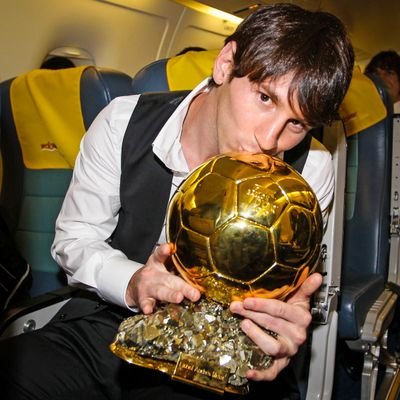 Leo messi ,dios del futbol ,marca un gol⚽
Amo el futbol y amo a quien mejor lo juega.
De Leo Messi pero sobretodo del Barça❤💙