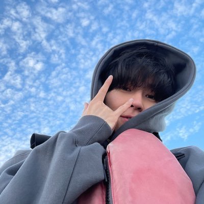 aurora_blossomm's profile picture. ATEEZ 🤟🏻 & THE ROSE🥀 . .. 8makes 1team. ..”Where there are flowers 🌸, there are butterflies🦋”