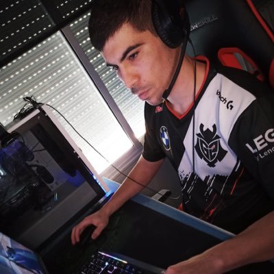 Swiitchy19's profile picture. Graduado en marketing y comunidades digitales.