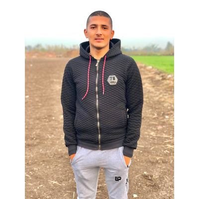 علمتنى الحياة كيف اتجاهل الاشخاص ولا انتظر شى من أحد 🙂🙂