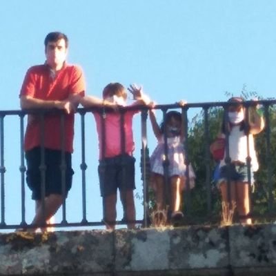Licenciada en filología hispánica y teoría de la literatura. Profesora,alumna,madre,hija, hermana,amiga y ¿enemiga?jeje